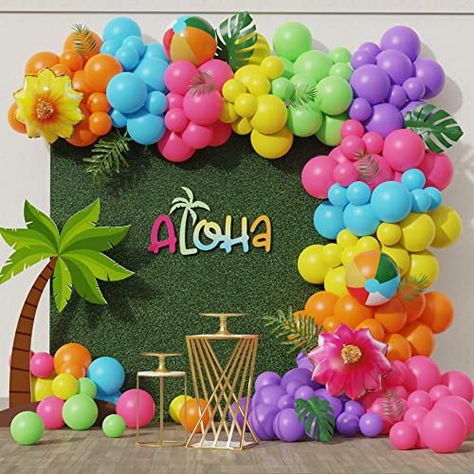 Hawai Decoracion Party, Moana Birthday Party Theme Decorations, Summer Party Balloons, Aloha Birthday Party Ideas, Pool Party Ideas Decoration, Stitch Hawaiian Party, Moana Balloon Garland, Hawaii Theme Party Decorations, Beach Decorating Ideas For Party