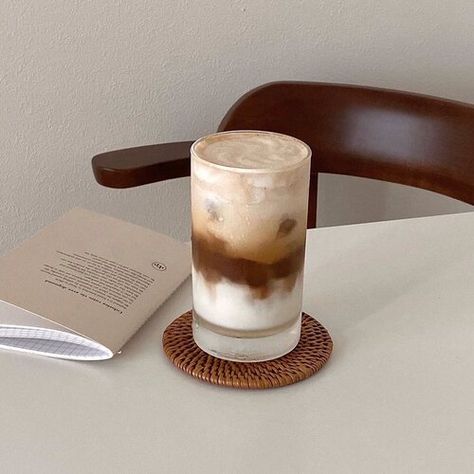 Mood Design: Curated Neutrals — MiNiMALMAXX Korean Coffee, Mood Design, Coffee Shop Aesthetic, Coffee Obsession, Cream Aesthetic, Visual Marketing, Pretty Drinks, Aesthetic Coffee, Coffee Cafe