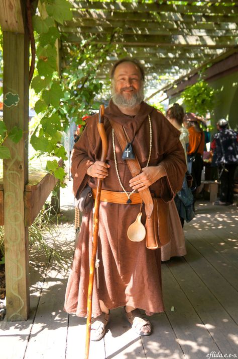 A monk at Michigan Renaissance Faire in Holly, Michigan. Ren Faire Wizard, Monk Costume, Leather Bracers, Armor Clothing, Fair Outfits, Live Picture, Ancient Designs, Steampunk Design, Medieval Clothing