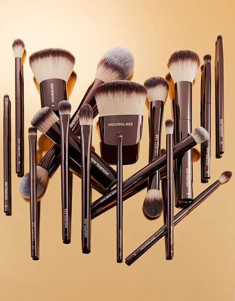 The ultimate collection of vegan brushes. This set includes 17 ultra-soft pieces designed to enhance the complexion, cheeks and eyes, including four exclusive brushes. Made from high-grade, PETA-approved Taklon bristles, the collection is enclosed in a protective vegan-leather case. Makeup Contouring, Fall Wishlist, Alat Makeup, Makeup Wishlist, Hourglass Cosmetics, Dope Makeup, Organized Life, Fancy Makeup, Foundation Makeup