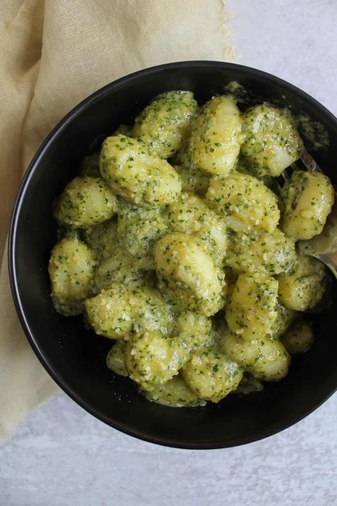 This restaurant-worthy creamy pesto parmesan gnocchi comes together in just 10 to 20 minutes with fresh and flavorful ingredients. Gnocchi With Pesto Cream Sauce, Gnocchi Pesto Cream Sauce, Pesto Gnocchi Recipes, Creamy Pesto Chicken Gnocchi, Creamy Pesto Gnocchi Recipes, Creamy Pesto Gnocchi, Parmesan Gnocchi, Pesto Gnocchi, Fresh Basil Pesto