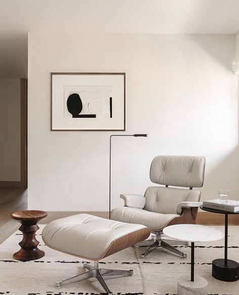 Eames Chair Living Room, Sofa Design Living Rooms Indian, Stylish Sofa Sets, Sofa Design Wood, Grey Sofa, Modern Sofa Designs, Lounge Chairs Living Room, Living Room Sofa Design, Sofa Sets