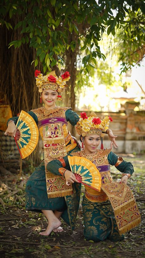 Bali Dance, Indonesian Art, Traditional Dance, Royal Court, National Costume, Set Patterns, Dance Performance, Fast Paced, Balinese