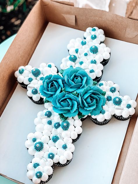 First Communion Cupcake Cake, Confirmation Cupcakes Ideas, Easter Cupcake Designs, Cross Pull Apart Cupcakes, Baptism Cupcakes Boy, Christian Cupcakes, Easter Cake Cross, Confirmation Cupcakes, Cross Cupcake Cake