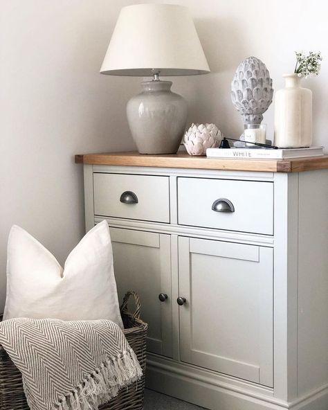 Sideboard With Lamps Living Rooms, Small Sideboard Styling, Bedroom Sideboard Styling, Furniture 123, Interior Design Lounge, Crockery Cabinet Design, Bedroom Throw, Sideboard Styles, Console Table Styling