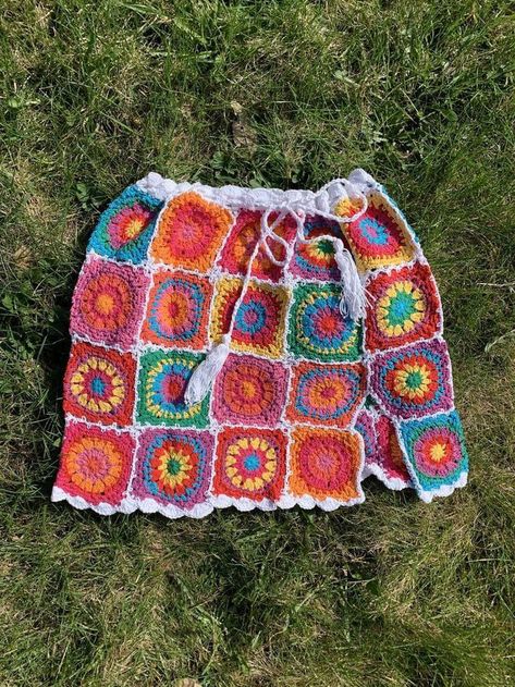 Granny Square Skirt, Grandma Crafts, Square Skirt, Knit Skirts, Skirt With Split, Crochet Knit Stitches, Crochet Skirts, Get Flexible, Hand Embroidery Videos