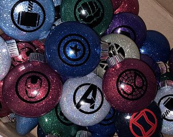 Avengers Ornaments Diy, Marvel Christmas Ornaments Diy, Marvel Christmas Tree Ornaments, Marvel Ornaments Diy, Marvel Christmas Tree Ideas, Marvel Christmas Decorations, Marvel Christmas Ornaments, Marvel Christmas Tree, Christmas Avengers