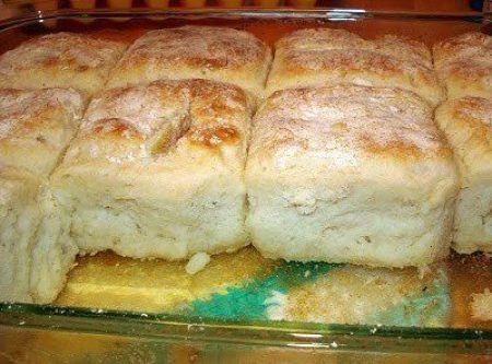 Simple 4 Ingredient Biscuits aka 7up Biscuits - by Budget101.com 7 Up Bisquick Biscuits, 7 Up Biscuits Recipe, 7 Up Biscuits, Bisquick Biscuits, Bisquick Recipes, Biscuit Rolls, Biscuit Mix, 7 Up, Homemade Biscuits