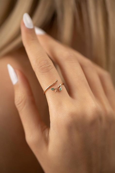 Simple Ring Design, Ivy Ring, Hand Jewelry Rings, Best Friend Birthday Gift, Woman Ring, Modern Gold Jewelry, Pretty Jewelry Necklaces, Friend Birthday Gift, Green Ivy