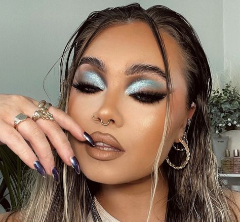 Teal And Brown Eyeshadow, Teal Blue Makeup Look, Denim Blue Makeup, Turquoise Makeup Looks, Teal Makeup Looks, Bones Makeup, Teal Eye Makeup, Practice Makeup, Teal Makeup