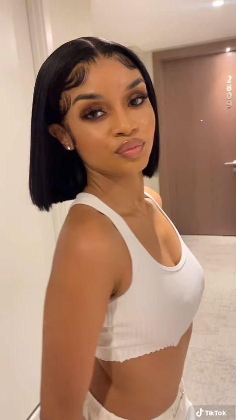 Middle Part Bob Wig, Cornrows Natural, Middle Part Bob, Wigs Styles, Cute Bob Hairstyles, Frontal Wig Hairstyles, Birthday Hairstyles, Quick Weave Hairstyles, Boujee Outfits