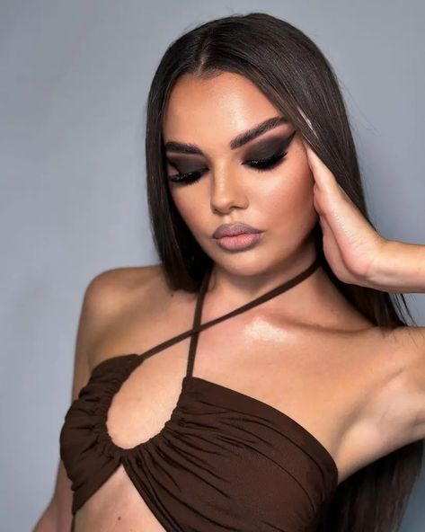 27 Trending Brown Eyeshadow Looks to Inspire Your 2024 Makeup Game - divagaze.com Brown Eyeshadow Looks, Brown Makeup Looks, Eyeshadow Styles, Bold Eyeshadow, Cute Eyeshadow Looks, Brown Makeup, Smoky Eyes, Brown Eyeshadow, Makeup Game