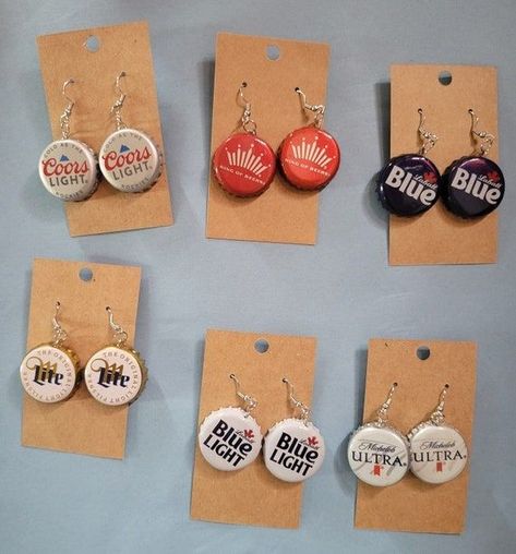 Beer Cap Jewelry, Pop Bottle Cap Crafts, Bottle Cap Earrings Diy, Bottle Caps Ideas, Beer Bottle Top Crafts, Beer Cap Crafts Diy, Fallout Diy, Punk Jewelry Diy, Beer Cap Projects