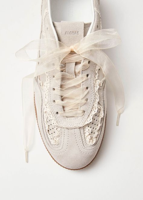 tb.490 Crochet Cream | ALOHAS Trendy White Shoes, Lace Tennis Shoes, Feminine Sneakers, Girly Sneakers, Cream Sneakers, Delicate Crochet, Lace Shoes, Color Crema, Cream Top