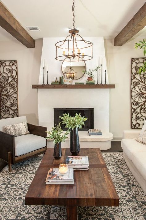 15 Best Living Rooms by Joanna Gaines - Nikki's Plate Joanna Gaines And Jennifer Lopez Project, Joanna Gaines Mantle Decor, Joanna Gaines Mantle, Joanna Gaines Fireplace Mantels, Joanna Gaines Living Room Ideas, Joanna Gaines Fireplace, Spanish Revival Decor, Joanna Gaines Family, Joanna Gaines Living Room