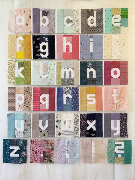 Scrappy Letter Quilt - quiltsandnicestuff.com How To Quilt Letters, Quilt Lettering, Quilt Pattern Names, Quilts With Letters, Quilt Letters Pattern, Alphabet Quilt, Shabby Chic Quilts, Sewing Workshop, Quilt Modernen