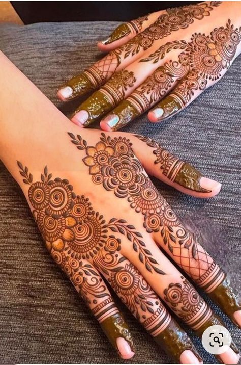 Beautiful Mehandi Desine Back Hand, Arbic Mendhi Design 2024, Back Hand Mahendiii Design, Back Mahendiii Design, Bridal Mahendiii Design, Mahendiii Design Simple, Back Mehandi Designs, Mehendi Designs Back Hand, Backhand Mehndi Designs Simple