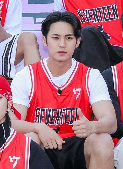 Mingyu Basketball, Au Ideas, Kim Min Gyu, Seventeen Going Seventeen, Cedric Diggory, Going Seventeen, Mingyu Seventeen, Boys Wallpaper, Kim Min