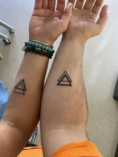 Matching tattoo for a mom and her son, triangles. Mom Son Tattoo, Tattoos On Hand, Cousin Tattoos, Maching Tattoos, Mother Son Tattoos, Matching Friend Tattoos, Brother Sister Tattoo, Son Tattoo, Brother Tattoos