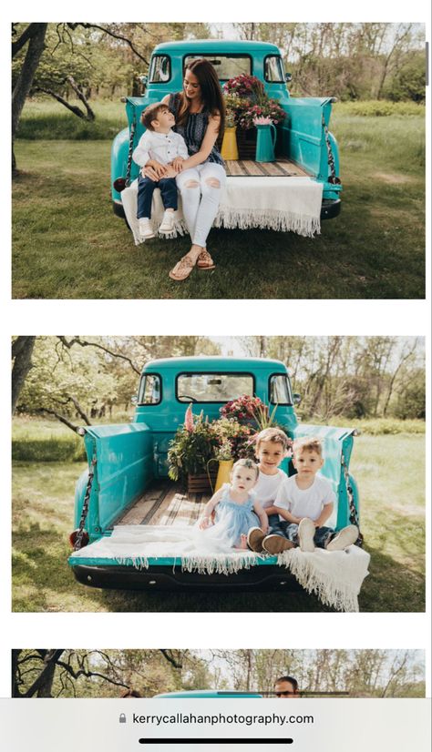 Easter Truck Photoshoot, Fall Truck Mini Session Photo Ideas, Vintage Truck Mini Session, Truck Bed Family Photos, Family Photos With Old Truck, Old Truck Family Photos, Flower Truck Photoshoot, Old Truck Fall Photoshoot, Airstream Business