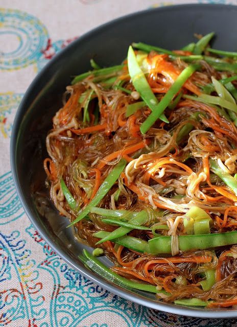 Karen's Kitchen Stories: Stir-Fried Cellophane Noodles with Enoki Mushrooms... Enoki Mushroom Recipe, Noodles Korean, Glass Noodles Recipe, Mushroom Recipes Vegan, Lunch Work, Vermicelli Recipes, Cellophane Noodles, Enoki Mushrooms, Mushroom Recipes Healthy