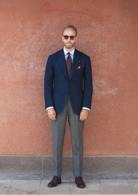 Combining colours and patterns: How to dress like Andreas Weinas – Permanent Style Blazer Outfits Men, Der Gentleman, Designer Suits For Men, Mens Fashion Smart, Mens Fashion Classy, Stylish Mens Outfits, Men’s Suits, Suit Style, Mens Fashion Suits