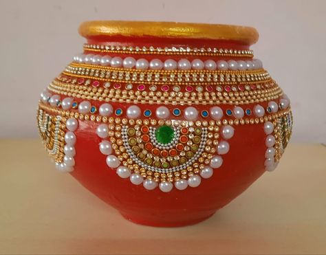 Diy Matki Decoration, Marriage Pots Decoration, Matka Decoration Pots Painting, Matka Decoration Pots Wedding, Matka Decoration Pots, Diyas Painting, Matka Design, Matka Decoration, Kalash Decoration