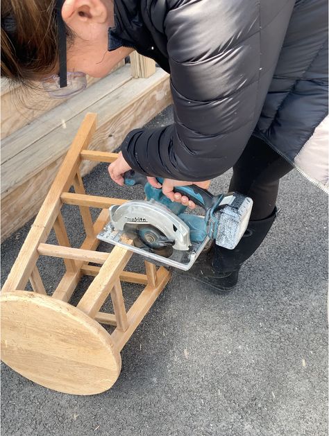 Milking Stool Bathroom, Bar Stool Plant Stand Diy, Farmhouse Stools Diy, Milking Stool Decor, Small Wooden Stool Diy, Bar Stool Upcycle, Bar Stool Repurpose, Repurposed Stools Ideas, Bar Stool Redo