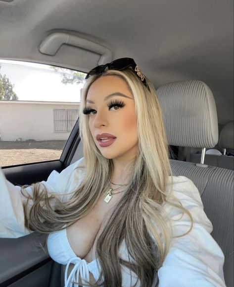 @planettkayy Long Dyed Blonde Hair, Blonde Hair Light Eyebrows, Hair Dye Pale Skin, Mexican Blonde Hair Highlights, Blonde Latina Aesthetic, Hair Color Ideas For Dark Skin Latinas, Blonde Hair Baddie, Blonde Hair Latina, Mexican With Blonde Hair