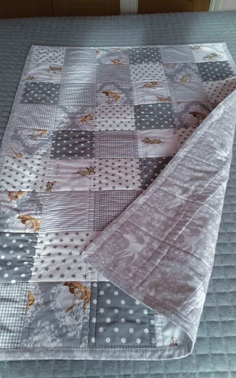 Quilted Cot Blanket, Diy Crib Quilt, Cot Quilts To Sew, Cot Quilt Patterns, Cot Quilts, Patchwork Cot Quilt, Cot Quilt Patterns Free, Diy Baby Quilt For Beginners, Woodland Baby Quilt