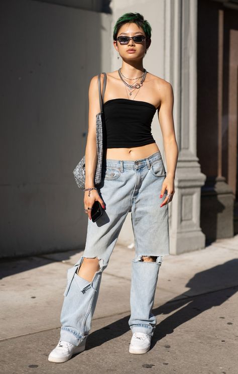 775187607MS606_Street_Style Black Low Rise Jeans Outfit, Low Waist Pants Outfit, Low Rise Jeans Outfits, Low Rise Jeans Outfit, Top Bustier, Low Waist Jeans, Jeans Outfit Casual, Boyfriend Jean, Outfit Jeans