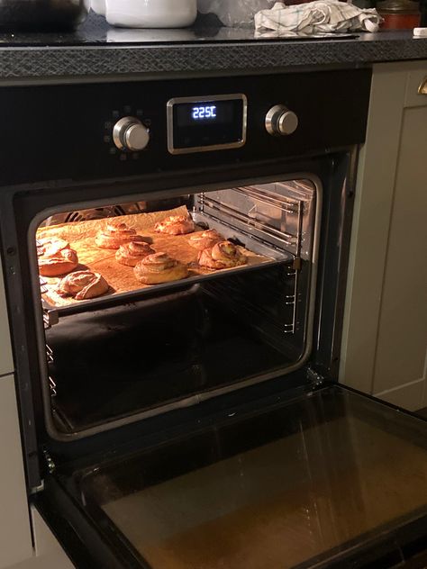 Baking Oven Aesthetic, Baking Asthetic Picture, Aesthetic Oven, Oven Aesthetic, Material Reference, Oven Food, Autumn Core, Tandoor Oven, Cute Baking