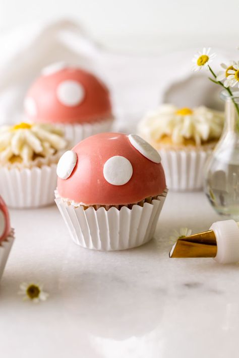 Cute mushroom cupcakes filled with citrus curd and citrus frosting. Topped with chocolate caps and fondant, for kids party themes. Citrus Curd, Homemade Vanilla Cupcakes, Mushroom Cupcakes, Cupcakes For Kids, Shower Vibes, Mushroom Party, Daisy Cupcakes, Cupcake Piping, Cupcakes Filled