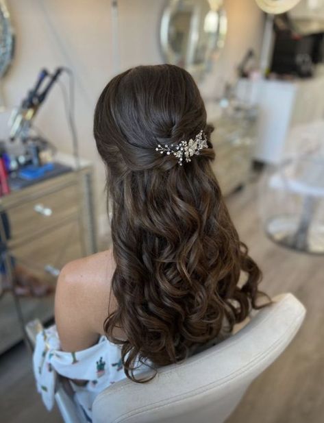 Hair and Makeup by Bella Bridal Beauty & Style Bar Prom Hair Tiara, Cute Hairstyles For Wedding Bridesmaid, Prom Hairstyles With Hair Jewelry, Wedding Hairstyles With Hair Piece, Peinados Para Xv Años, Hair Pins Hairstyles, Xv Hair, Hair Styles Prom, Makeup For Weddings