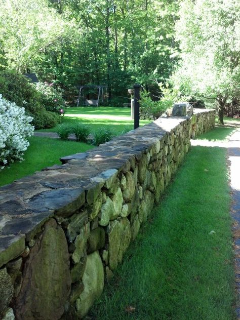 My stone wall~ Field Stone Wall Garden, Rock Fence Ideas, Pretty Fences, Garden Stone Wall, Low Stone Wall, Rustic Fencing, Plant Screen, Rock Wall Landscape, Field Stone Wall