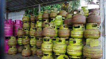 Indonesia Teken Kontrak Beli LPG Dari ADNOC Rp 28 T Check more at https://www.olehkabar.com/indonesia-teken-kontrak-beli-lpg-dari-adnoc-rp-28-t/ Tabung Gas, Gas Lpg, Decorative Jars, Indonesia, Home Decor, Home Décor