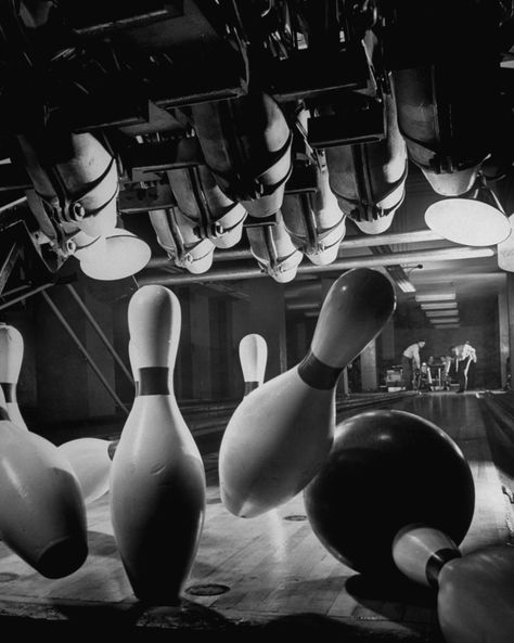 Fun Bowling, Bowling Alley, Bowling Ball, Retro Photo, Jesus Saves, Good Jokes, Life Magazine, Black And White Photography, Bowling