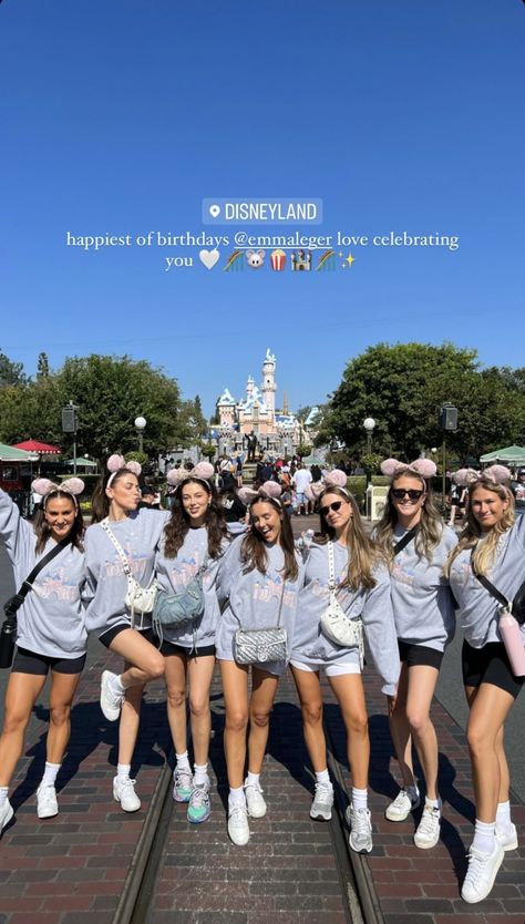 Disney World Aesthetic Outfits, Disney Picture Ideas Instagram, Disney World Pictures Ideas, Disney Codes, Disney Movie Collection, Disney World Aesthetic, Disney Poses, Disney Swag, Disney Trip Outfits