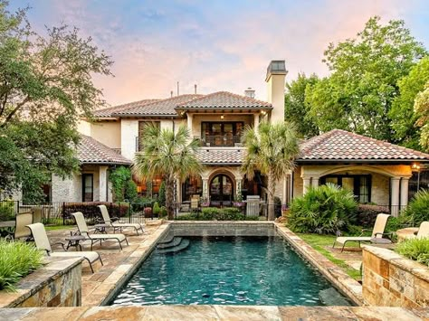 Hacienda Style Homes, Dream Life House, Casas Coloniales, Hacienda Style, Spanish Style Homes, Mediterranean Home, Spanish House, Design Exterior, Mediterranean Homes