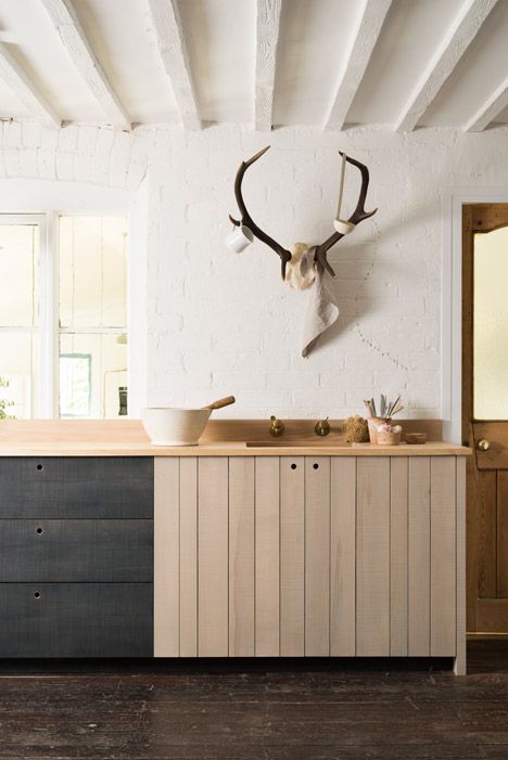 The Sebastian Cox Kitchen by deVOL Dapur Rustic, Wooden Kitchen Cabinets, Interior Boho, Devol Kitchens, Rustic Country Kitchens, Rustic Modern Kitchen, Big Kitchen, Urban Rustic, Ideas Hogar