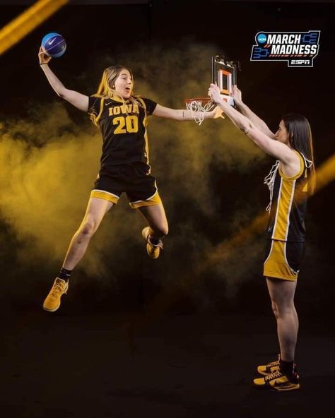 Funny Basketball Pictures, Media Day Poses, Basketball Team Pictures, Athletic Wallpaper, Basketball Pictures Poses, Basketball Senior Pictures, Iowa Basketball, Basketball Girlfriend, Uconn Womens Basketball