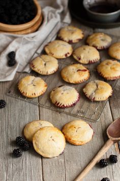 Blackberry Mascarpone Hand Pies. This looks a bit complicated for me but they look soooo delicious that i'm willing to try :) Blackberry Hand Pies, Blackberry Mascarpone, Beer Food, Hand Pie, Slow Cooker Desserts, Hand Pies, Baked Goodies, Baking Sweets, Yummy Desserts