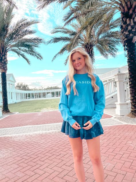 Seaside Sweatshirt, Cozy Clothes, Preppy Fits, Ootd Inspo, Closet Goals, Summer Inspo, 12th Birthday, Basic Fits, Preppy Aesthetic