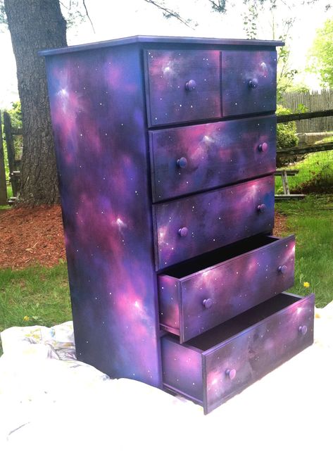 Galaxy dresser                                                                                                                                                      More Galaxy Bedroom, Galaxy Crafts, Galaxy Room, Galaxy Decor, Stile Harry Potter, Diy Galaxy, Galaxy Painting, Dream Rooms, Bedroom Themes