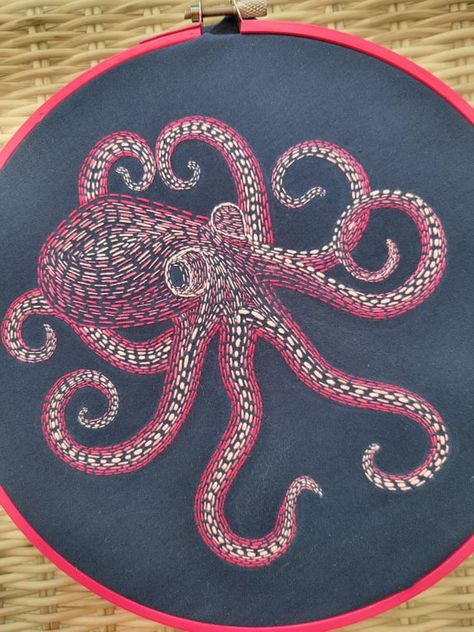 Mitten Designs, Octopus Embroidery, Embroider Ideas, Clothes Embroidery Diy, Advanced Embroidery, Simple Hand Embroidery Patterns, Sashiko Embroidery, Diy Embroidery Patterns, Hand Embroidery Projects