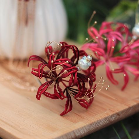 Hey, I found this really awesome Etsy listing at https://www.etsy.com/listing/773546442/chinese-hair-stickfreesilk-thread-red Diy Shrink Plastic Jewelry, Japanese Diy, Lily Silk, Spider Lilies, Wrapped Hair, Red Spider Lily, Chinese Accessories, Spider Lily, Handmade Hairpin