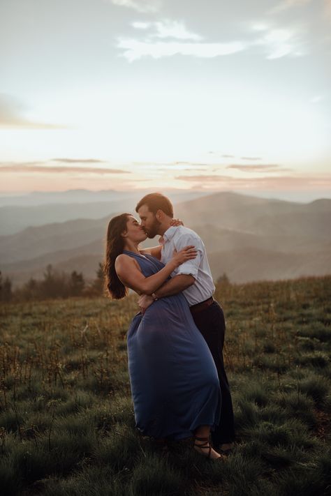 Nature Elopement, Sunrise Engagement Photos, Asheville Elopement, Roan Mountain, Bee Photography, Mountain Couple, Mountain Top Wedding, Elopement Planning, Mountain Engagement Photos