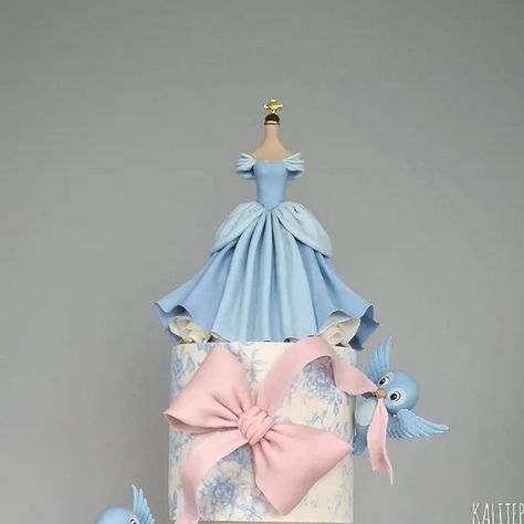 Olga Kanıöz on Instagram: "Cinderella 🩵🩵🩵 #cinderellacake #cinderellaparty #disneyprincesscake #disneyprincessparty" Cinderella Barbie Cake, Simple Cinderella Cake, Cinderella Cake Ideas, Princess Cake Ideas, Cinderella Princess Cake, Cinderella Theme Cake, Cinderella Castle Cake, Cinderella Cake Designs, Cinderella Cakes