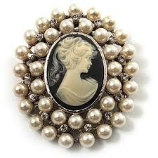 pearl cameo Cameo Jewelry, Prom Jewelry, Pearl And Lace, Vintage Cameo, Cameo Brooch, Pearl Crystal, Crystal Brooch, Vintage Pearls, Gothic Jewelry