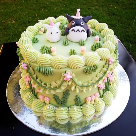 Ghibli themed cake for a very special birthday girl 🎂❤️ Totoro Birthday Party Ideas, Studio Ghibli Party Food, Ghibli Themed Party, Ghibli Birthday Party, Studio Ghibli Birthday, Totoro Birthday Cake, Studio Ghibli Cake, Ghibli Cake, Totoro Cake